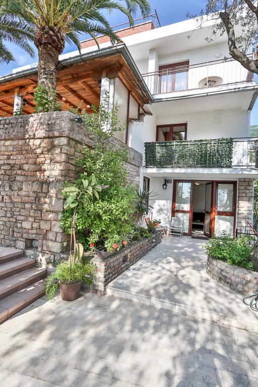 Milan'S Apartments Ilha Sveti Stefan Exterior foto