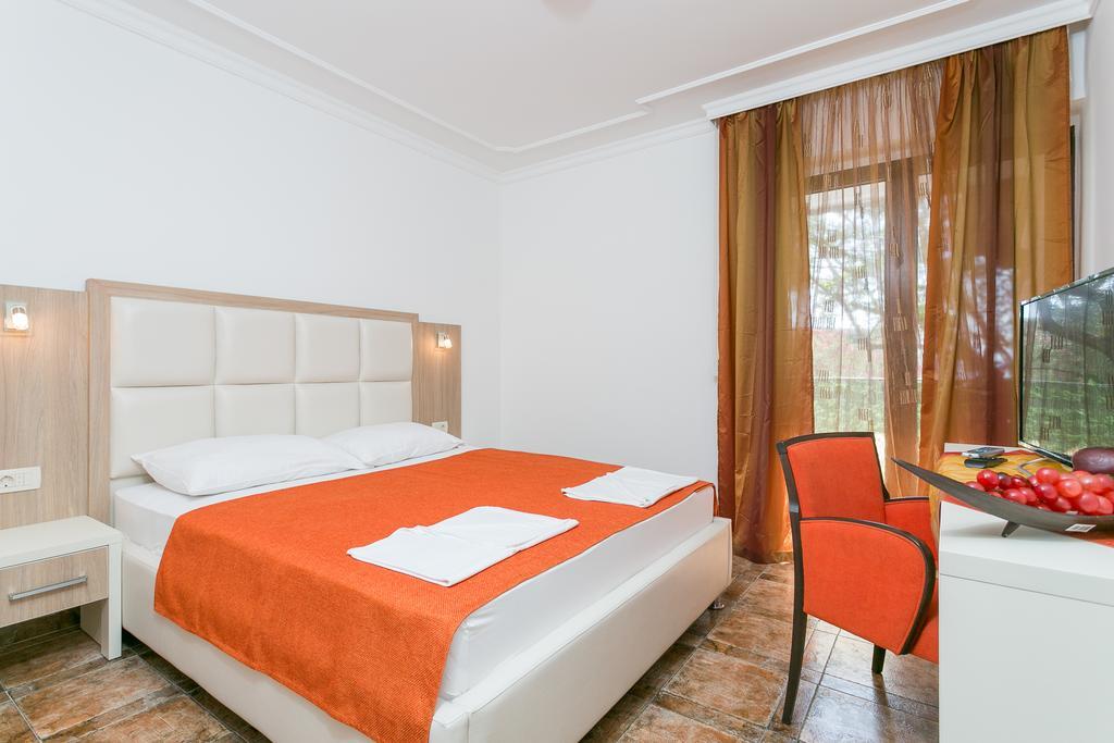 Milan'S Apartments Ilha Sveti Stefan Exterior foto